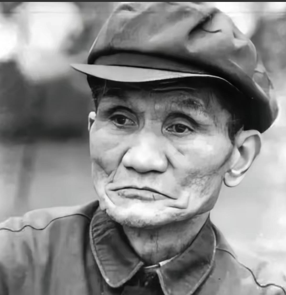 1947年，沈醉突访白公馆，竟见一“疯老头”狂奔不止。看守称其被关十余年早已疯癫
