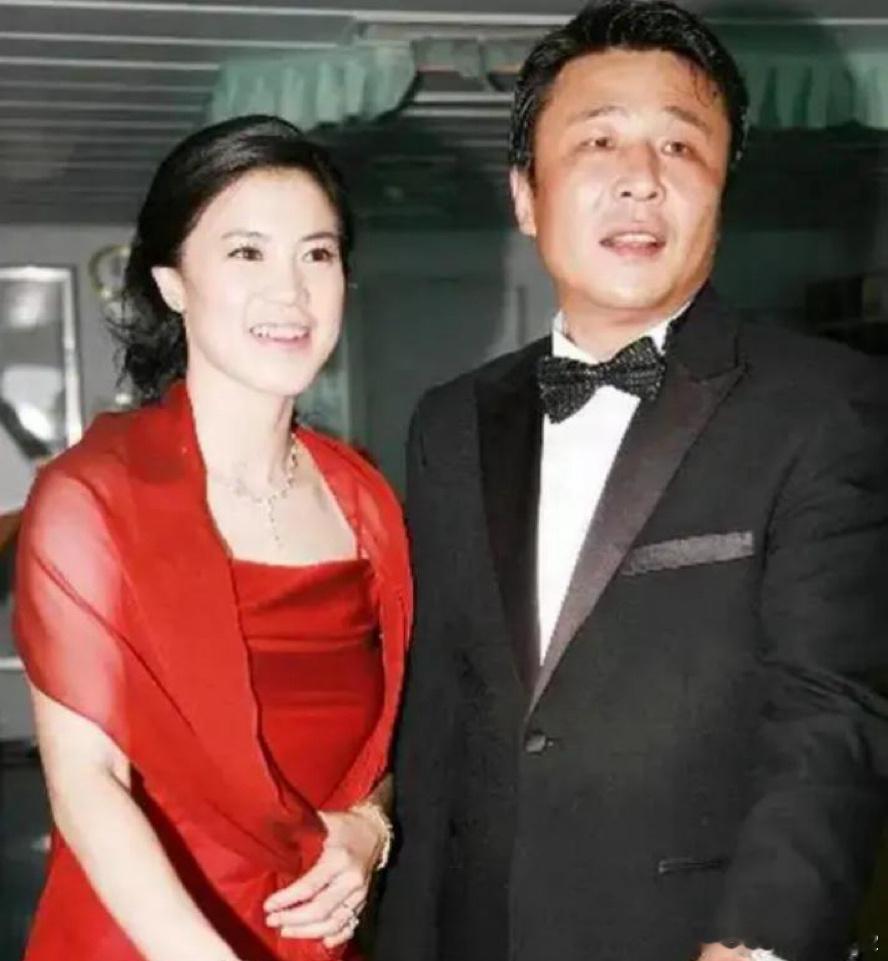 女性当中的杰出人士：女明星、女主持人、女运动员……为何都爱嫁给商人？商人能有什么
