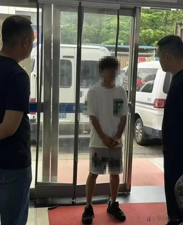 暗处的“潜伏狼”：人生修行，别让恶念拖垮你的健康

诸位朋友，今儿咱们说说一桩发