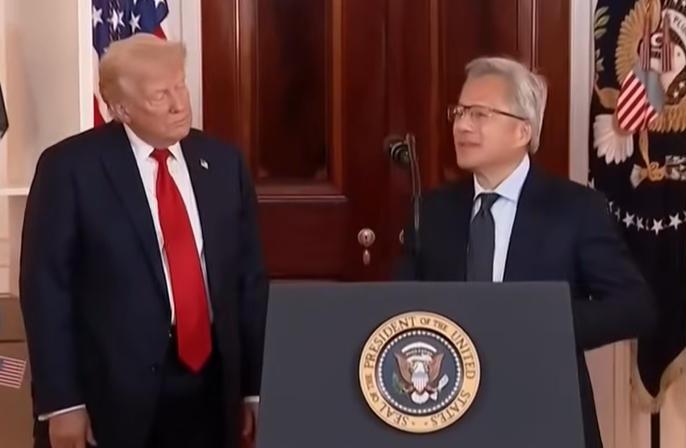 快讯！
特朗普突然宣布了！
允许英伟达对华出口H200芯片，却要从销售额里抽成2