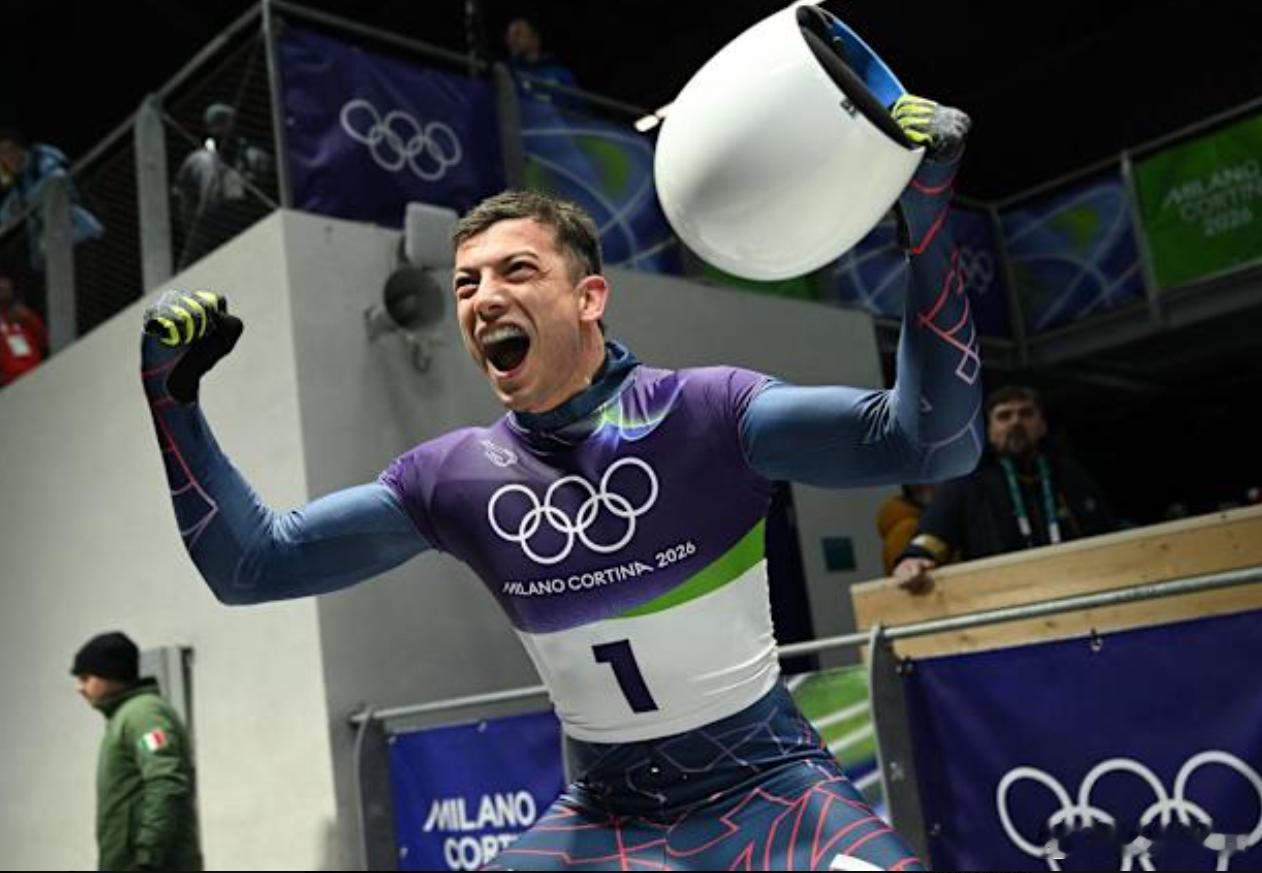 冬奥男子钢架雪车，英国选手马特-维斯顿四次滑行四破赛道纪录，最终以3分43秒33