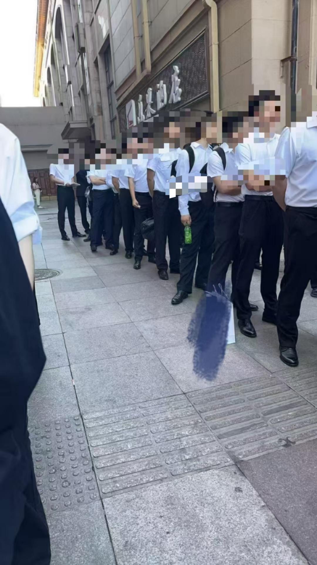 做就业这么多年，最感慨、最无奈的一件事，就是两个字：错位。
 
真的，很多孩子找