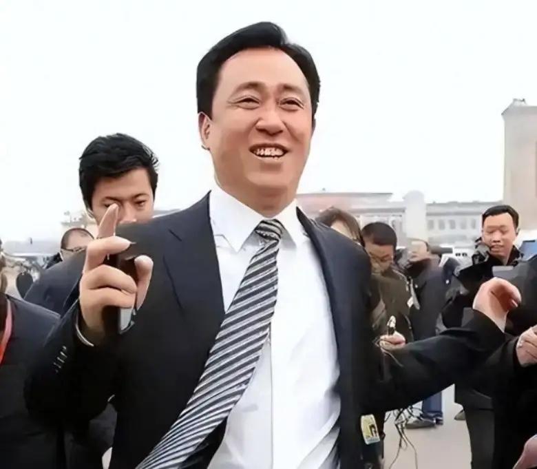 据说，当年有人看到这张照片（13年3月），就知道他最终的下场？！
一切尘归尘，土