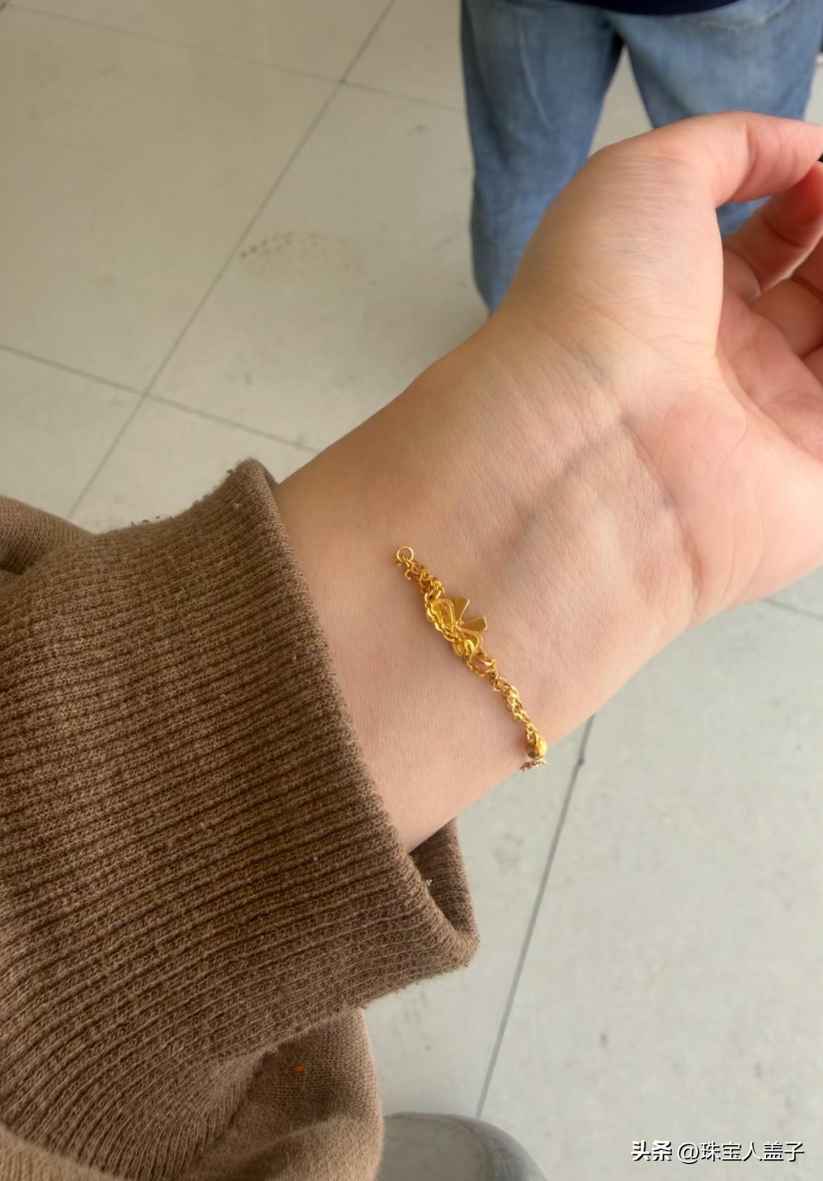 手链断开的神级预判！
都说这种细的手链容易断开，刚好在前一周买了鱼线来穿起，就一