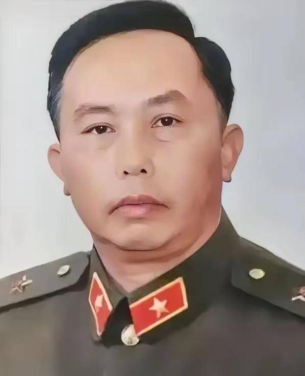 [月亮]何其宗，自卫反击战英雄，1990年荣升中将，却在56岁时突然退役，定居四