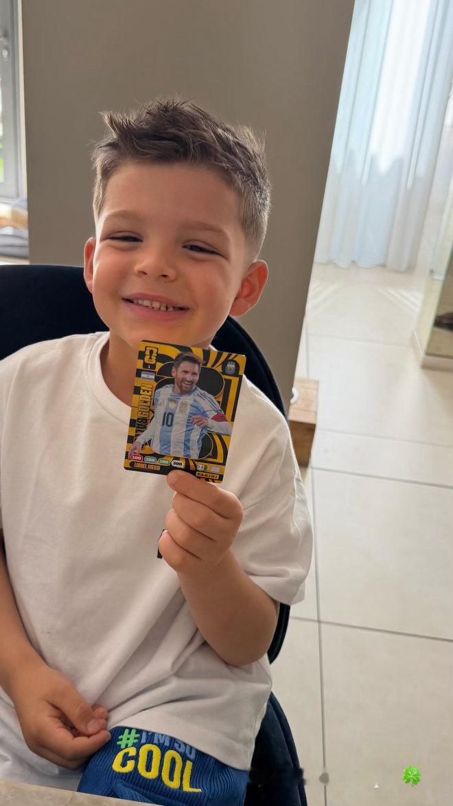 鲁利的宝贝卢卡得到了梅西的球星卡😄鲁利梅西关注阿根廷球员