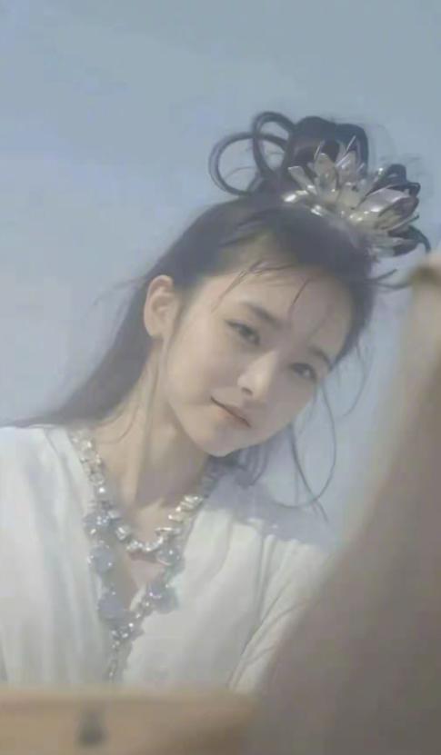 小时候看《西游记》光记得看那只猴子了，都没注意到风婆婆如此美貌。