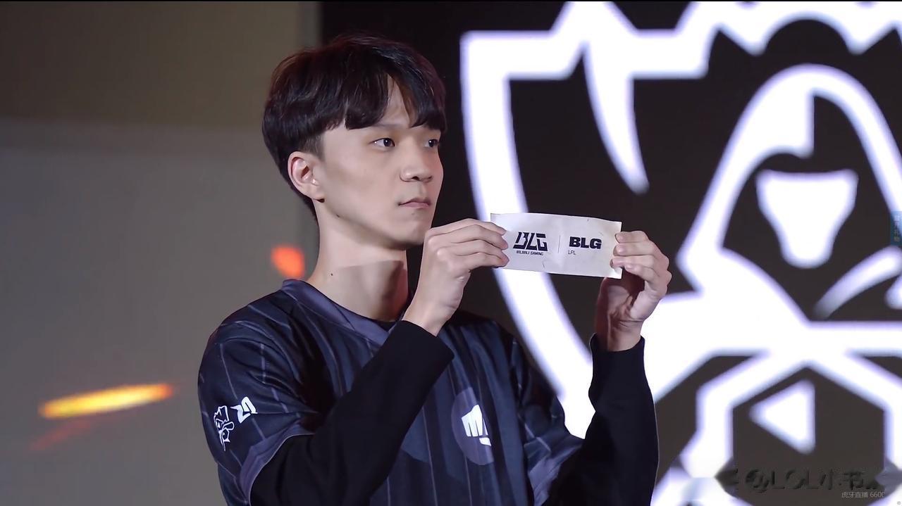 哈哈哈哈笑死我了，这个签抽的好啊！
韩国现场的观众已经麻了，估计这会儿已经在集体