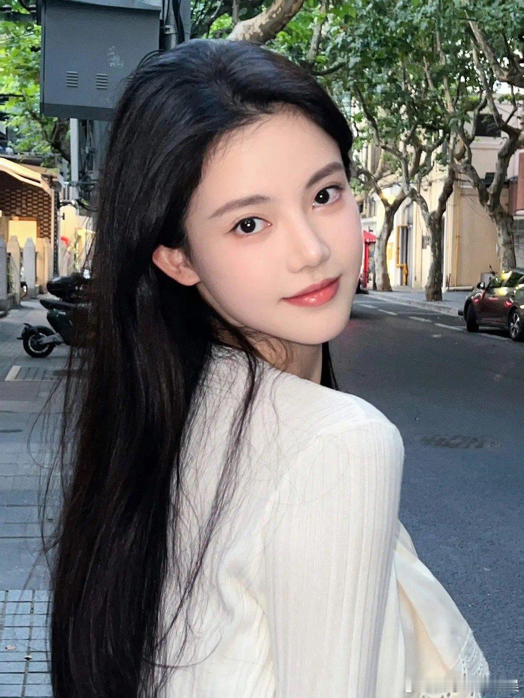 孙珍妮很清冷范儿，为什么没有后续资源跟上了 ​​​