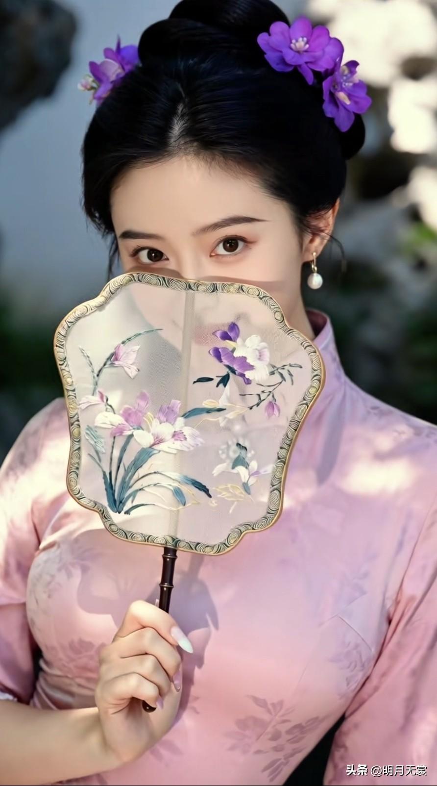 掩面而笑的时候，让人浮想联翩！女人什么时候最迷人有魅力美少女的微笑 美人照怎么拍