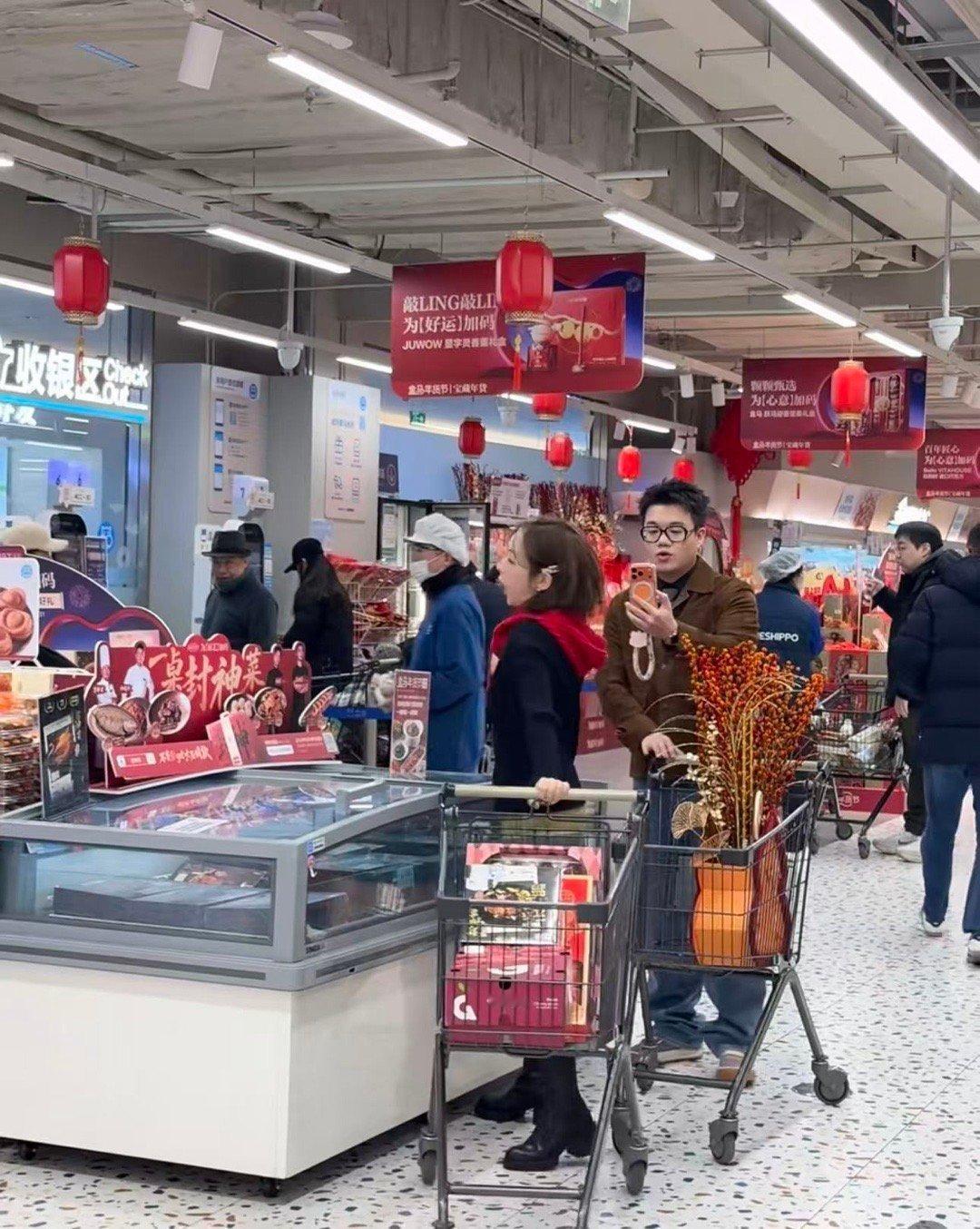 年货最善良的水果年货果盘里，最不挑人的就是这颗软乎乎的耙耙柑。薄皮一撕就开，无核