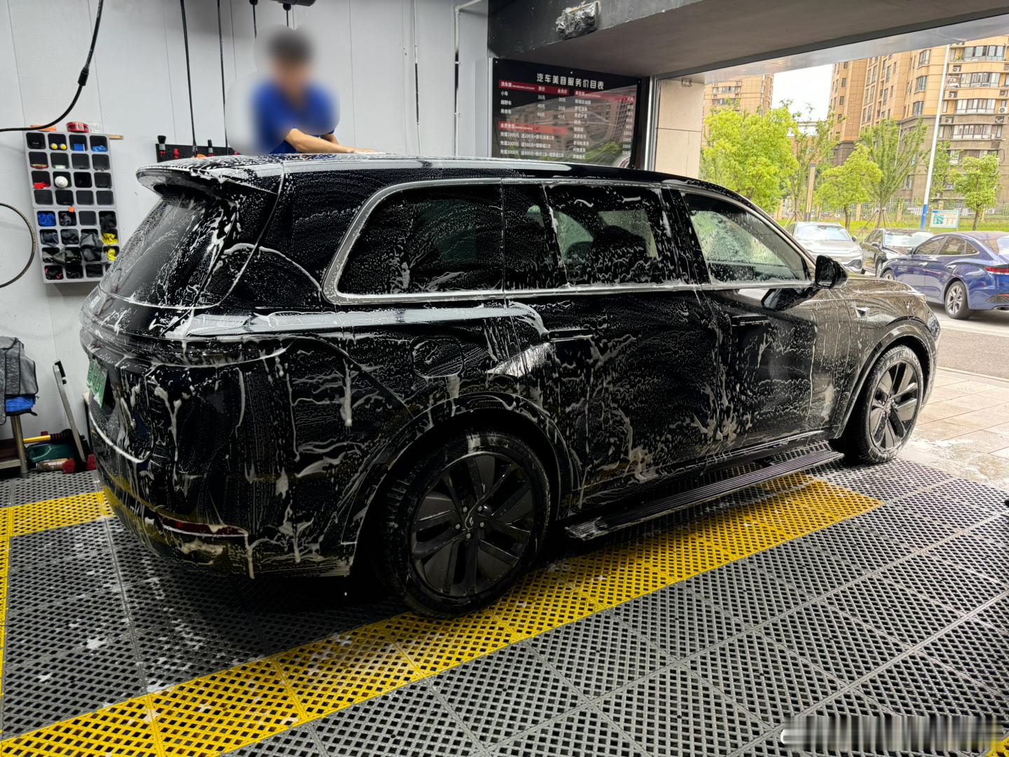 给L9洗个车，奶个电，明天还车了听说我上一家是抖y的博主，到我手空油空电，所以我