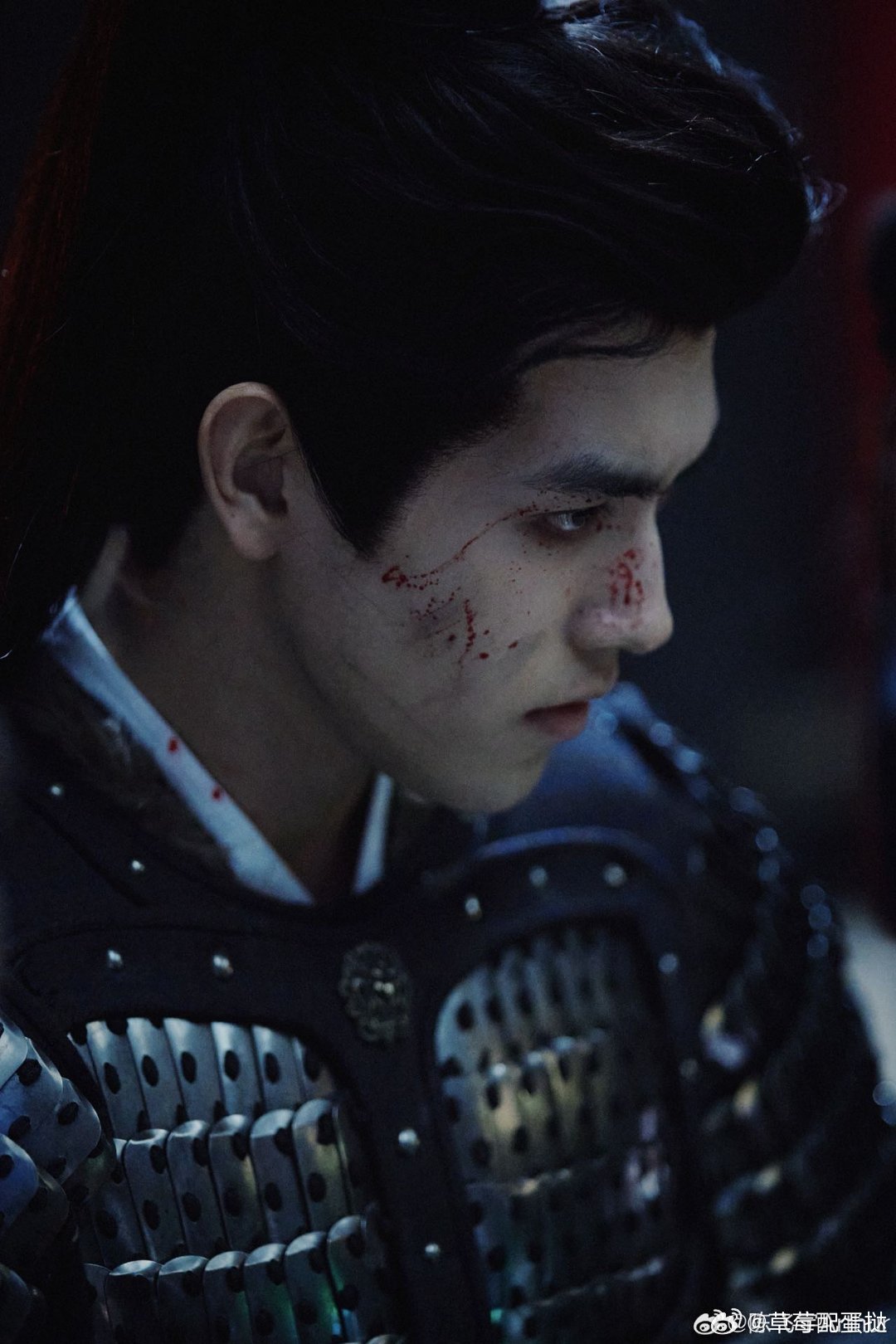 陈飞宇受刑戏镜头战损段胥太好磕！身陷敌营受尽酷刑，眼神却从未屈服，少年心气与家国