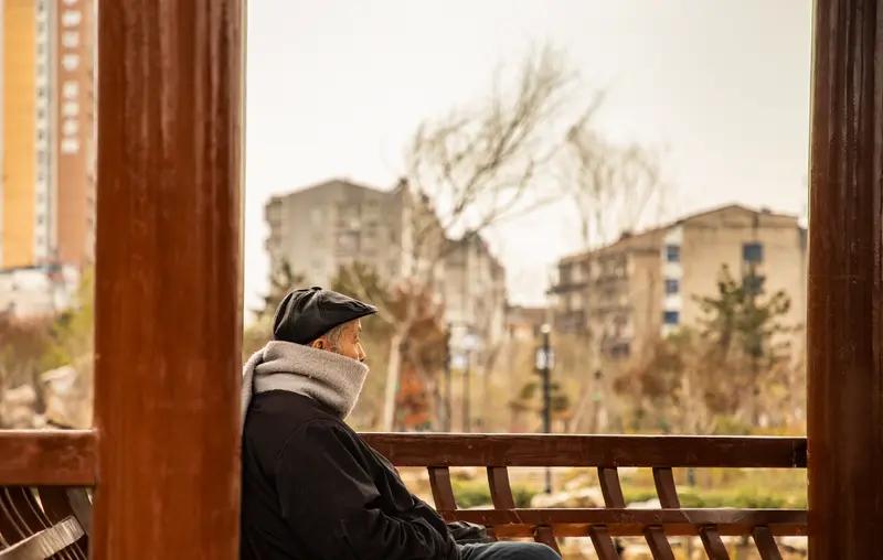 非常现实的话：‘不要为养老焦虑，常人活不到90岁，顶多80岁。人老没欲望，大鱼大