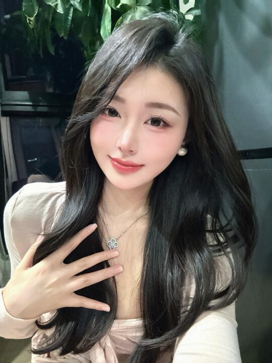 尝试新妆容