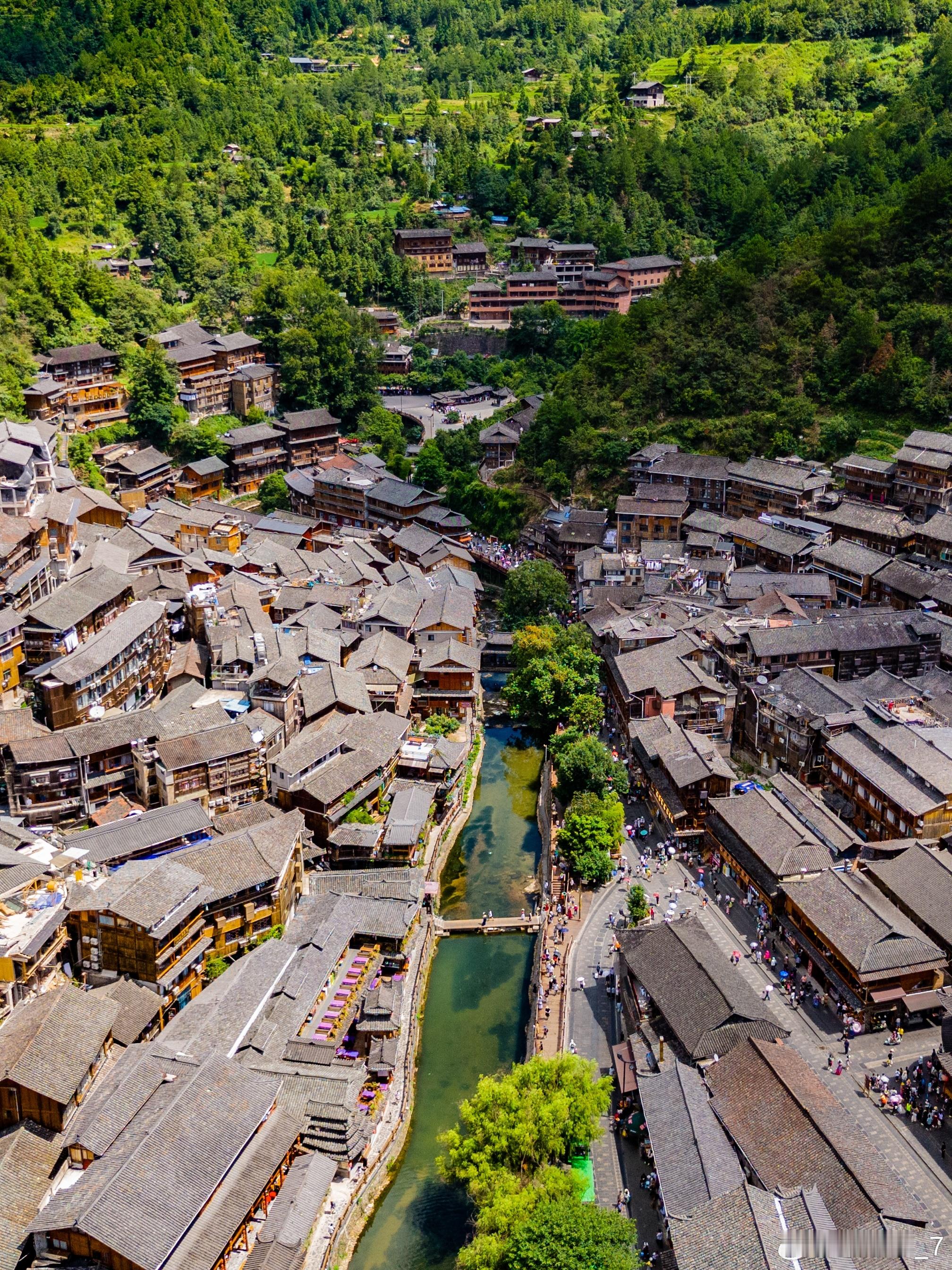  暑假，全国游客都来贵州避暑了？黔东南是苗族、侗族自治州，想来这里感受浓郁的民族