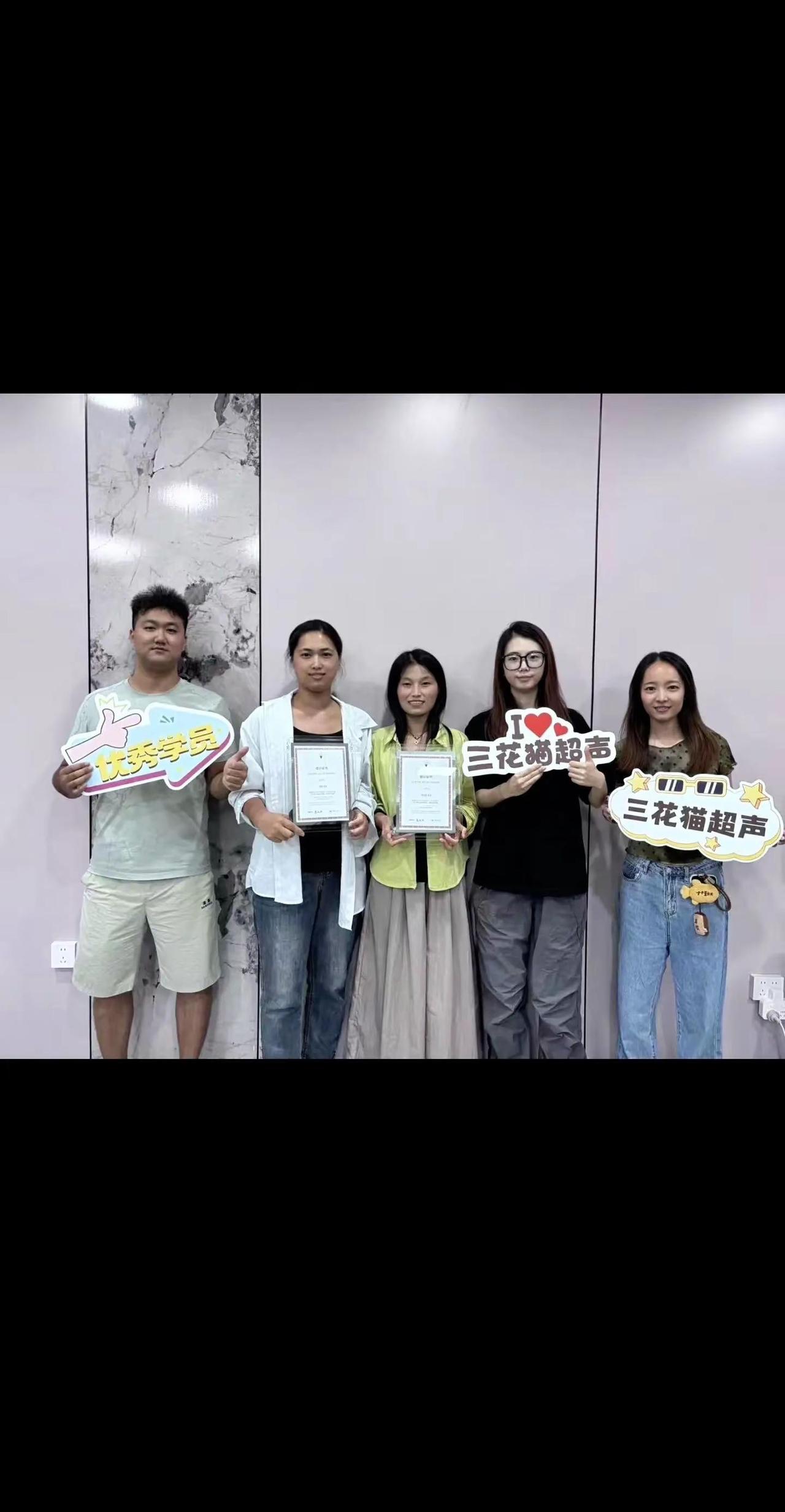 我要回家了 这座满大街都是面条 凉皮.肉夹馍.唐装.秦腔……人行道没有红绿灯全靠