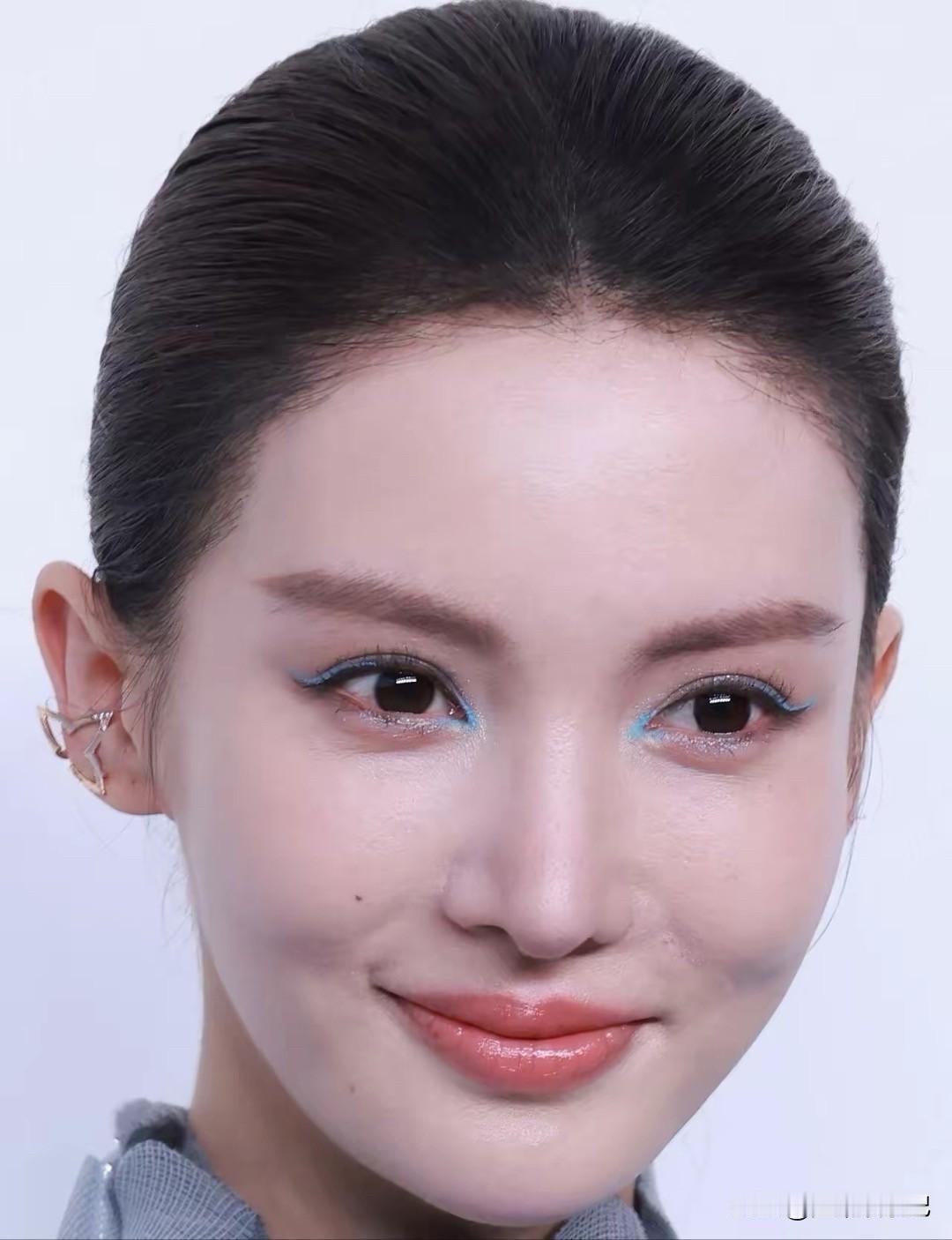 金晨的鼻子修复之后又好看了！