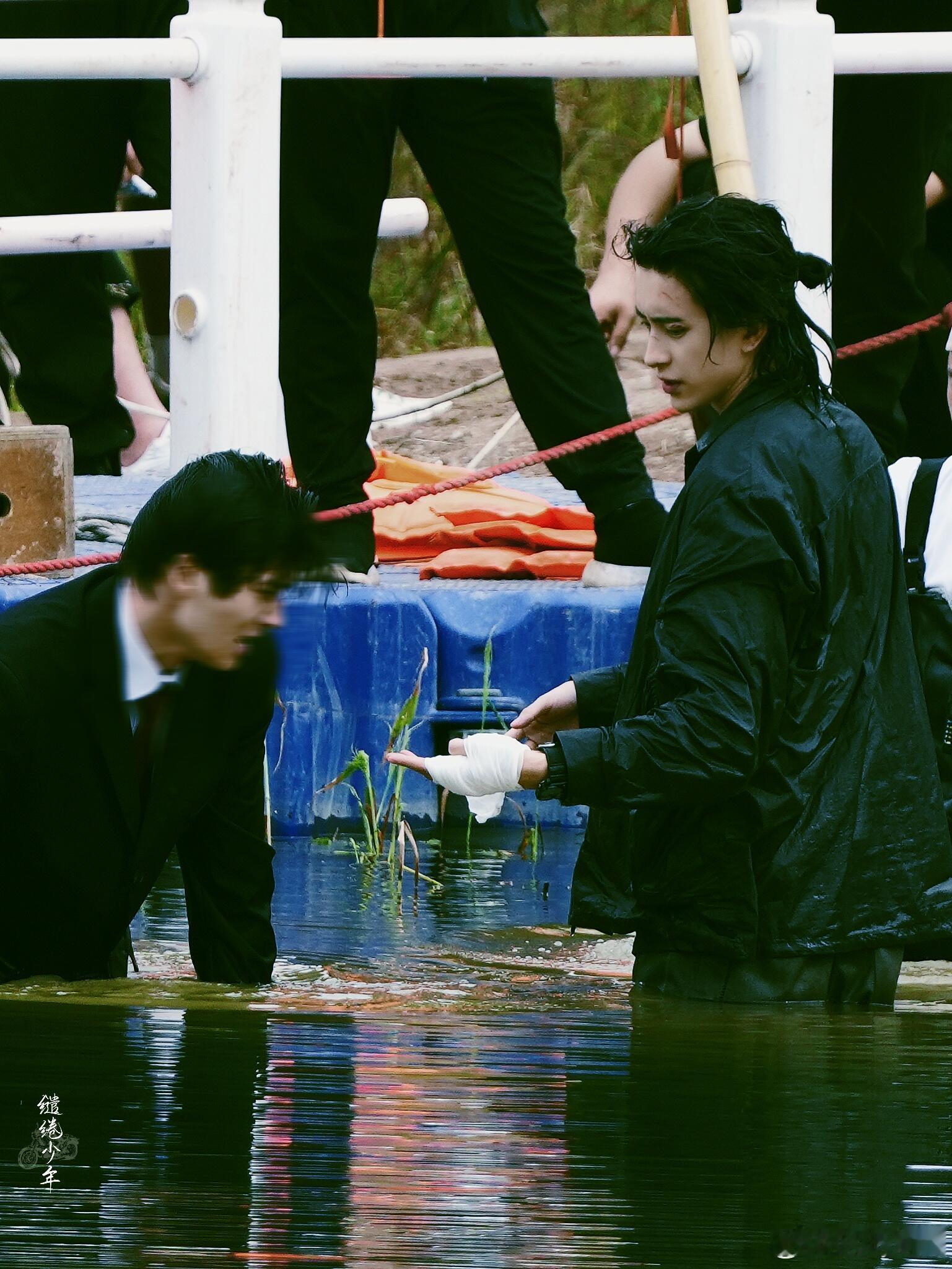 敖瑞鹏[超话] 清风吹含衡宏我襟敖瑞鹏一万三分享，这部戏伤痕累累的看的我心好痛[