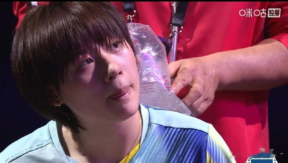 在今天中午12点38分结束的WTT横滨冠军赛16分之一决赛中，中国选手陈熠带伤参