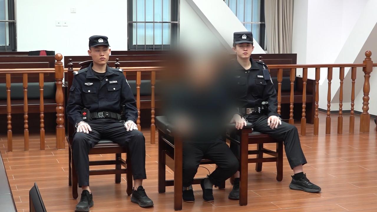 10 月 25 日宁波晚报报道，54 岁的王某办理新手机号之后，尝试登录支付宝，