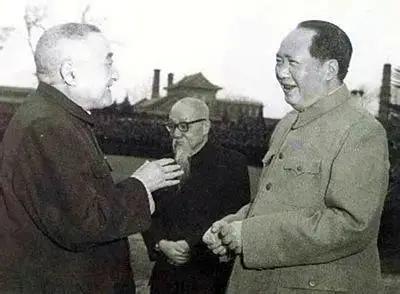 同样是借国宝，看看毛主席是怎么做的。1959年，毛主席向黄炎培借了件稀世珍宝——