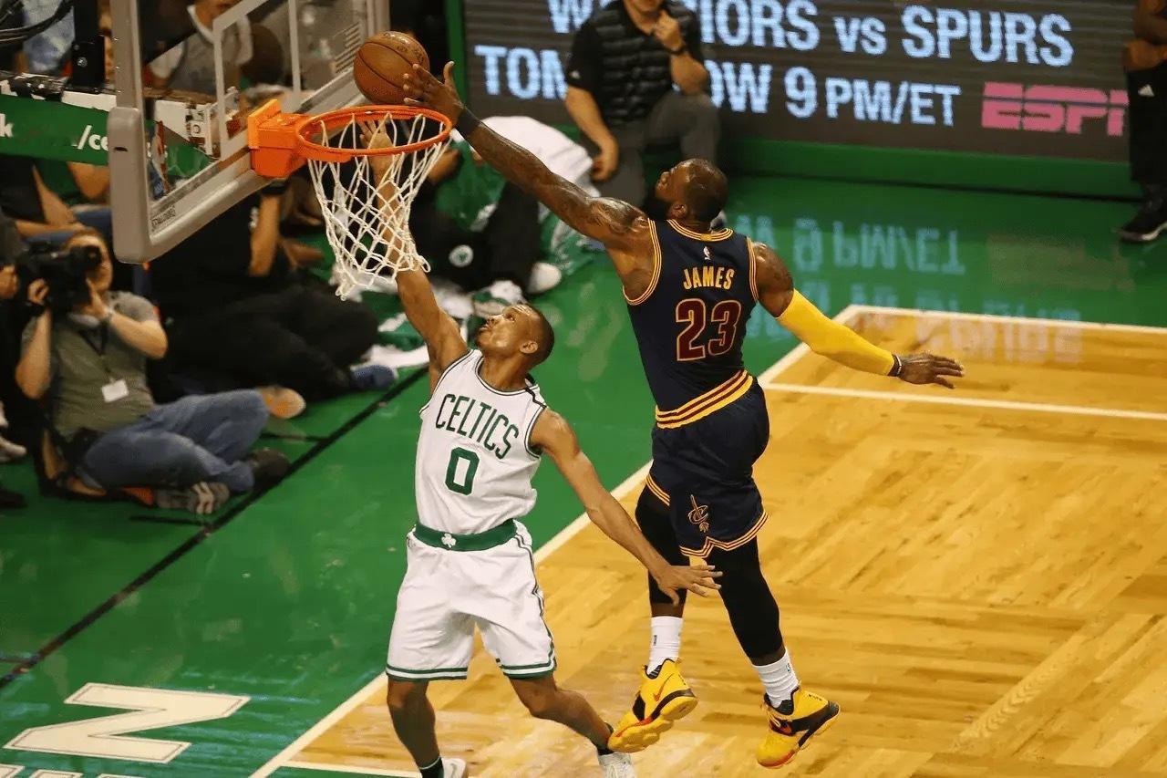 骑士詹姆斯nba历史上的今天 2017年的今天，骑士在东部决赛第二战客场130-