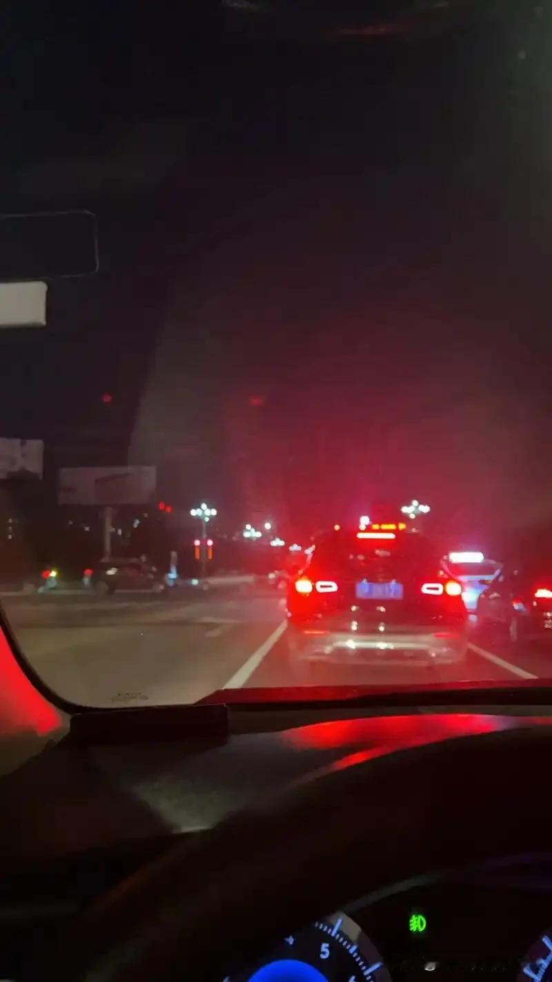 前天晚上，老公骗我说回老家了，结果凌晨一点我在小三楼下车库找到他的车，当时很气，