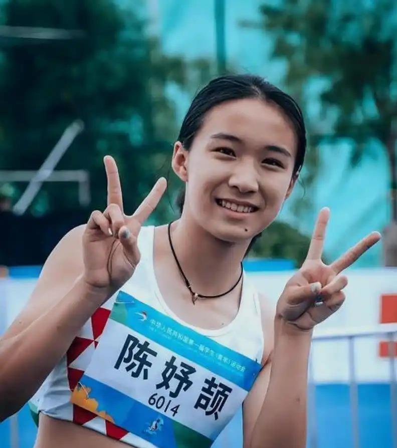17岁陈妤颉亚运拿牌后不躺保送，转头回教室啃五三准备高考。名古屋亚运她百米11秒