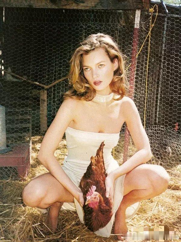 20块和2000块相机差距20年前，一群摄影人也喜欢用20元的一次性胶片相机与2