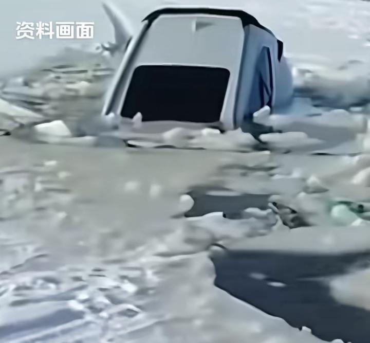 看到贝加尔湖7名中国游客遇难的新闻，真的特别心痛。一家四口只剩父亲活着，另外四位