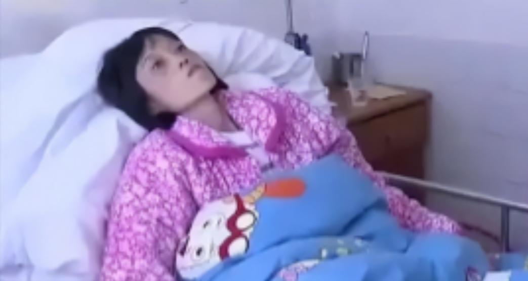 2016年，湖南一单亲妈妈身患癌症，临终前打算将11岁和8岁的儿子托付给亲戚，谁