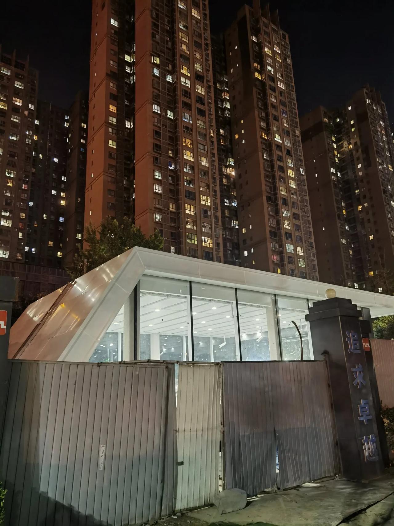 西安地铁八号线大风阁站探访，距离建成还需继续努力，ABC口围挡拆除，D口围挡尚未