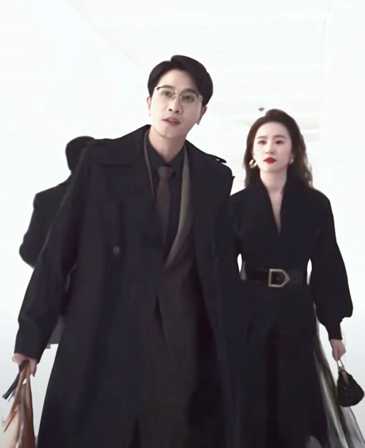 彭冠英、刘亦菲-霸总御姐组合彭冠英、赵露思-霸总甜妹组合 