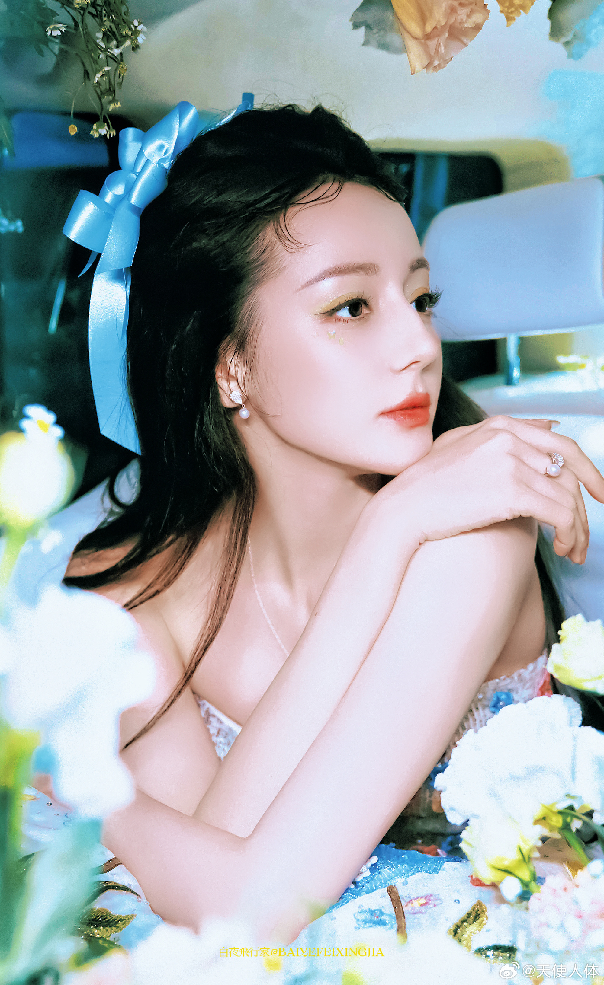 迪丽热巴李慧珍下沉口碑 花车上的热巴，娇俏迷人的花仙子。热巴当年的颜值已经很ni