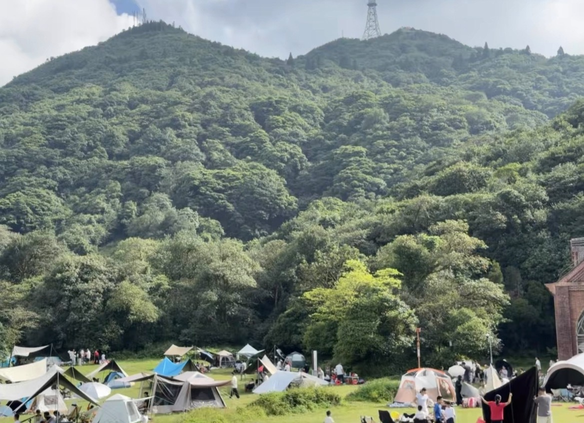 【中秋节假期玉林大容山游客爆满】中秋节假期，广西玉林市大容山森林公园游客爆满了，