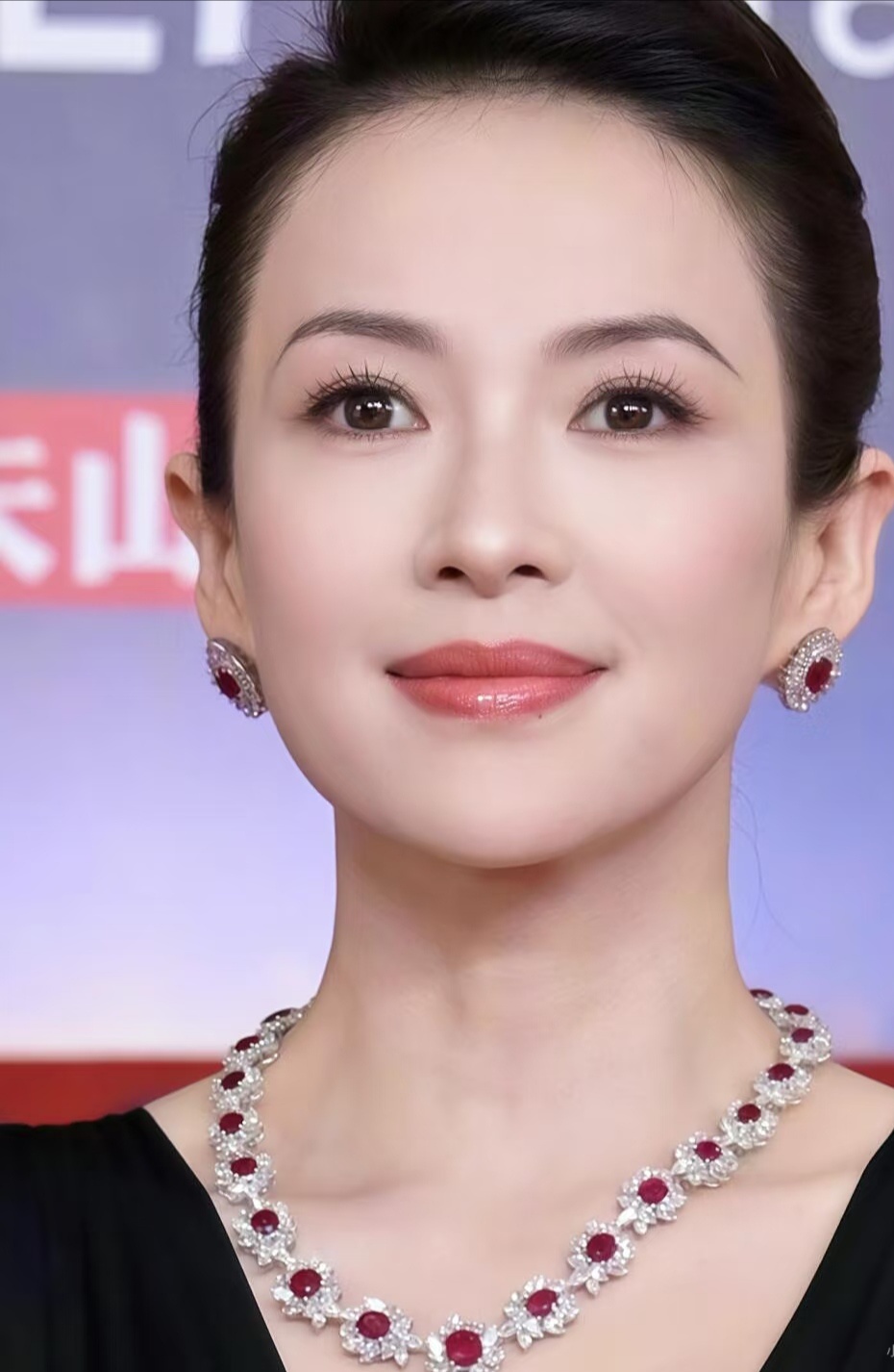 1.吉娜和郎朗几乎快成了表面夫妻，不过两人目前还没有离婚的打算，他们的合体商业价