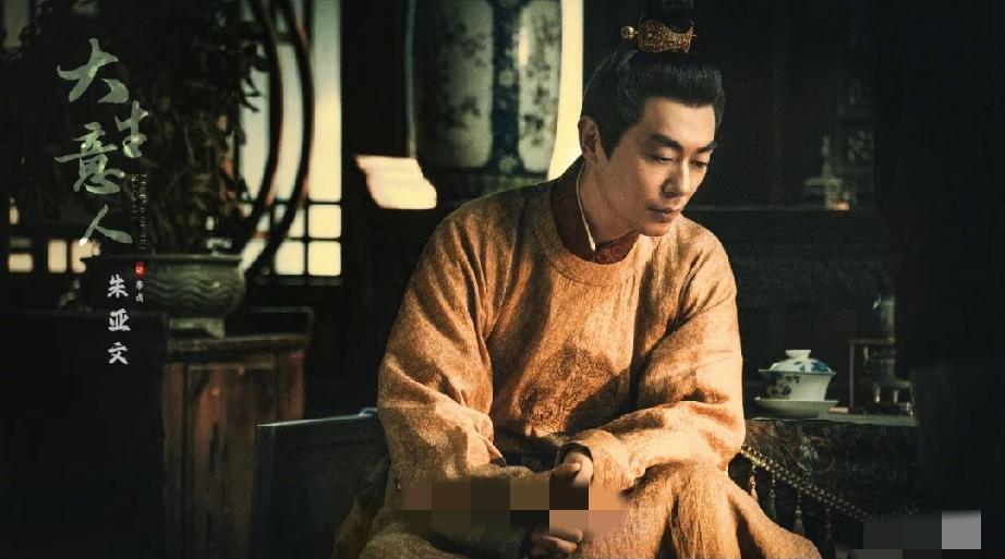 《大生意人》里面朱亚文的造型和《大明风华》里面朱亚文的造型对比！
网友质疑:清朝