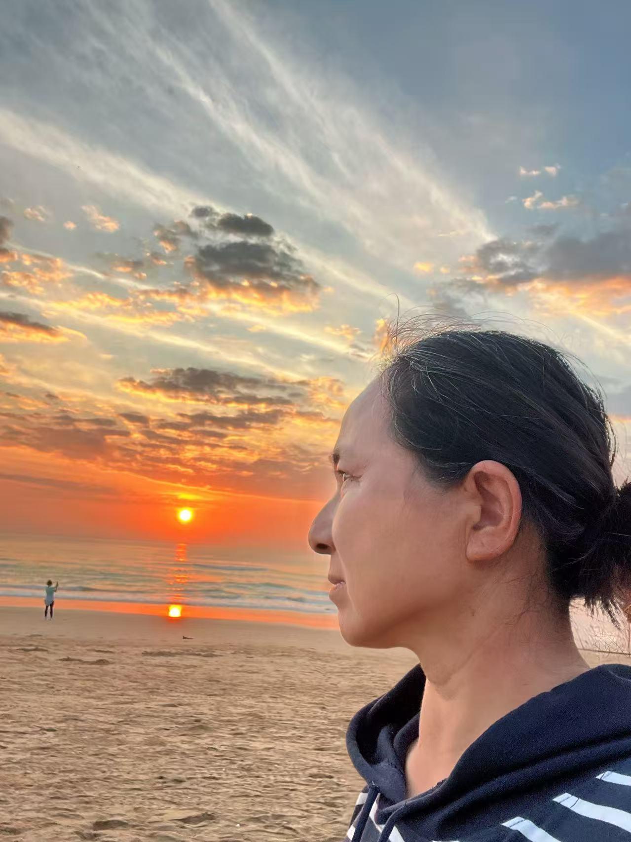 去东北看二舅和妗子，想了好几年。

八岁那年和大妹妹跟着二舅坐火车从石嘴山回老家