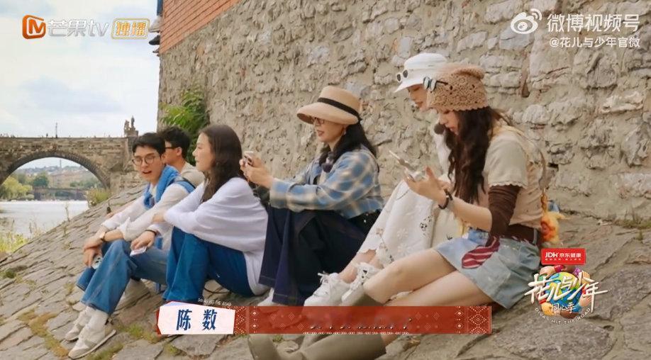 陈数把音乐带到了最合适的地方 哇！陈数于查理大桥河畔，让音乐有了灵魂归所。《沃尔