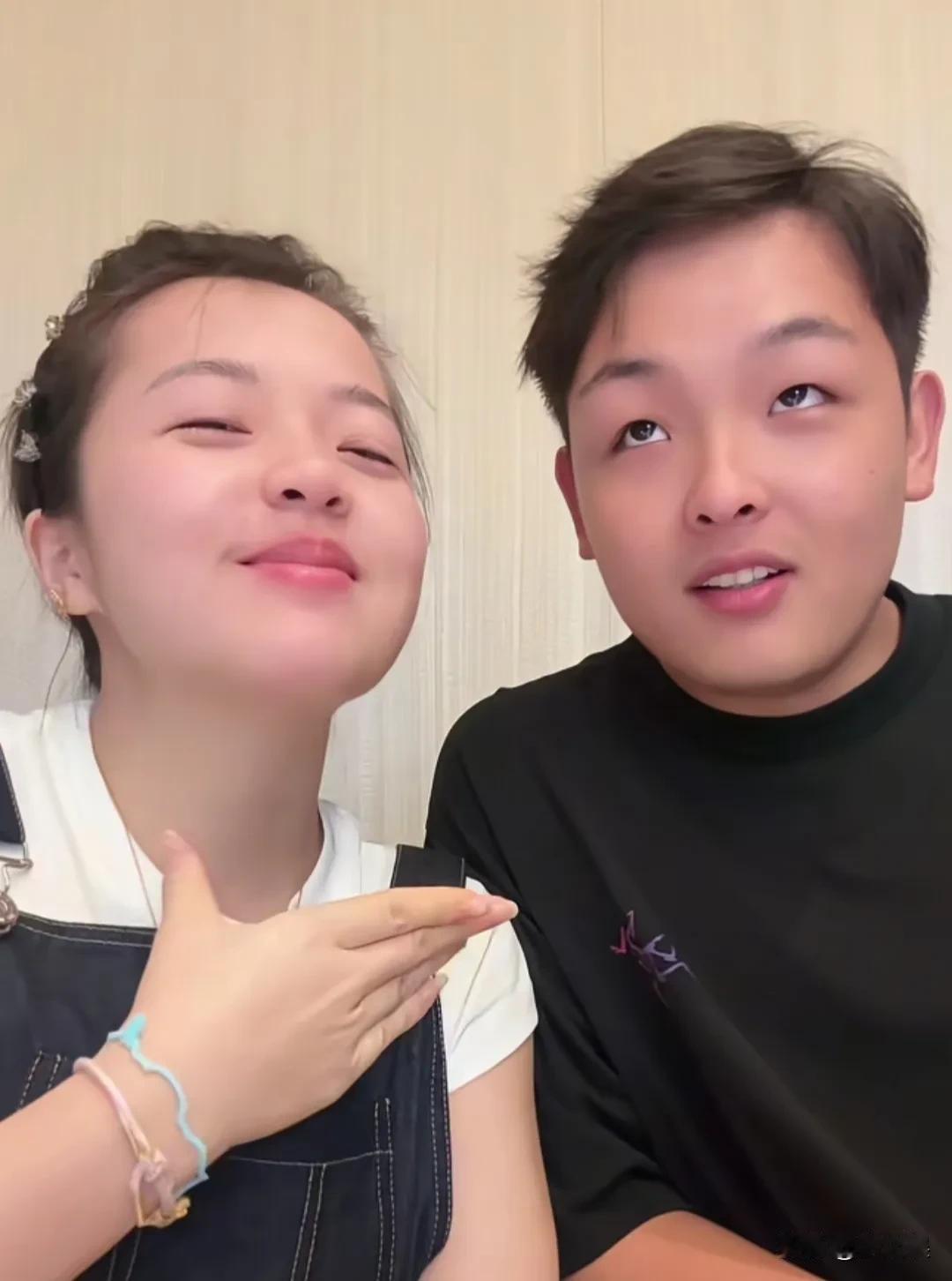 突然感觉这一家人融入的太好了，大太太都让三太太带起来了，而且两个人聊的特别好，感