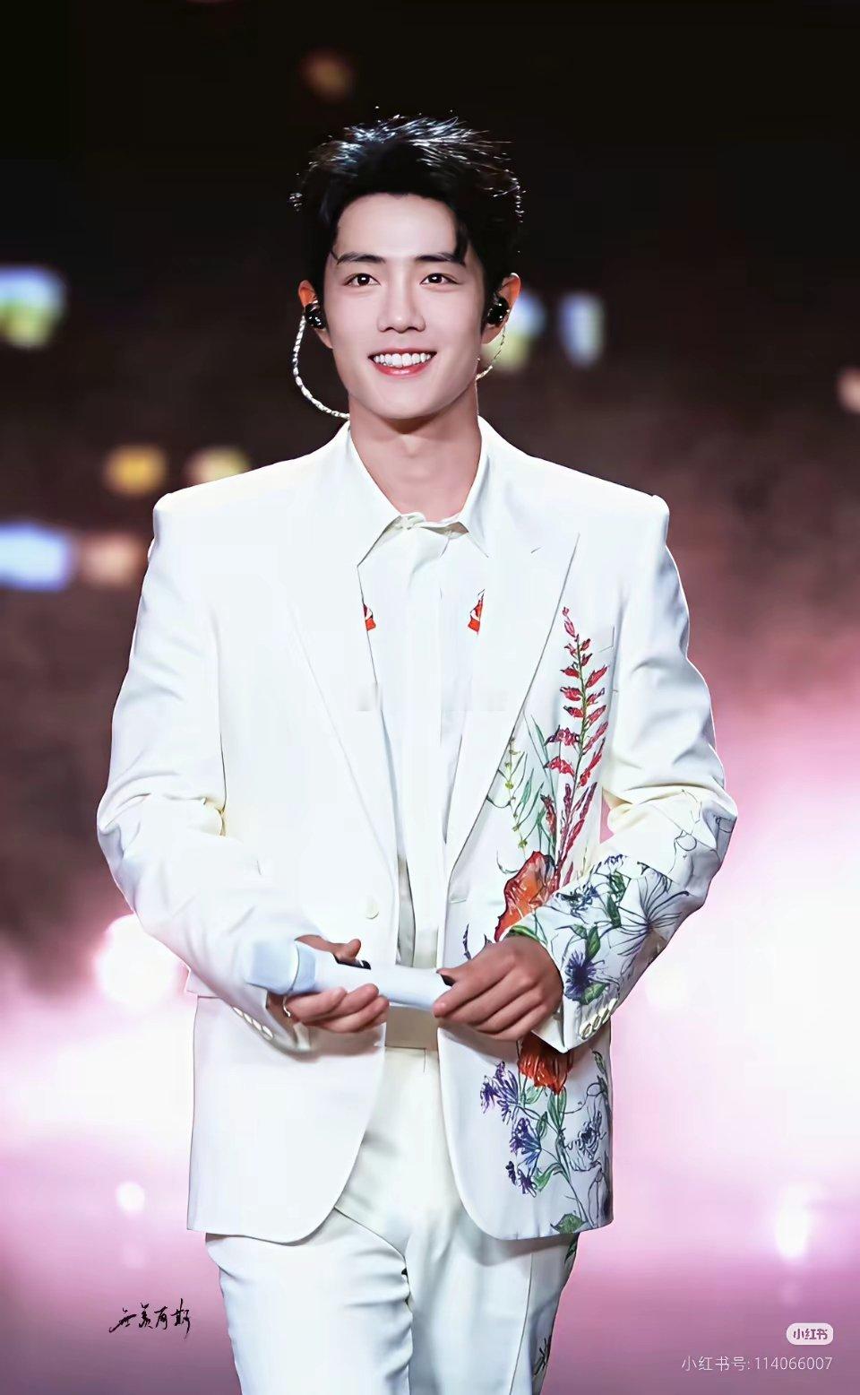 大家发现了吗?肖战有一点跟其他男明星不一样，那就是即使他风格多变，但有一个地方始