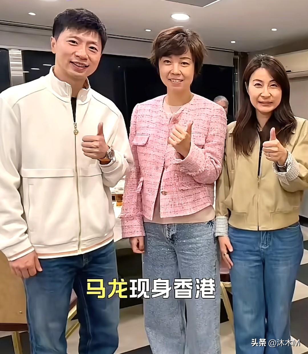 三位大魔王同框，这场面太少见了，张怡宁居然也罕见现身

龙队最近去访问香港理工大