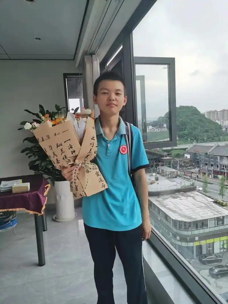 学霸不外传的学习方法，坚持半年，变化惊人1. 及时刷题巩固：学完一节内容，趁热打