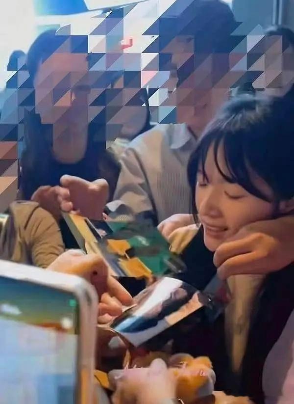 那么多bro破防🐴李思潼，人家不就说了一句男生不可以靠那么近有什么问题，你看看