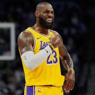 詹姆斯还是门面担当， 今晚的奥兰多魔术队的主场门票，再次打破纪录，价格到了318