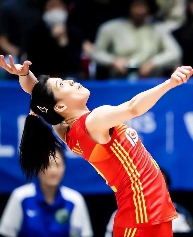 我不同意：这支女排必须有“李盈莹”！
看到小组赛第二场李盈莹只得1分，于是很多人