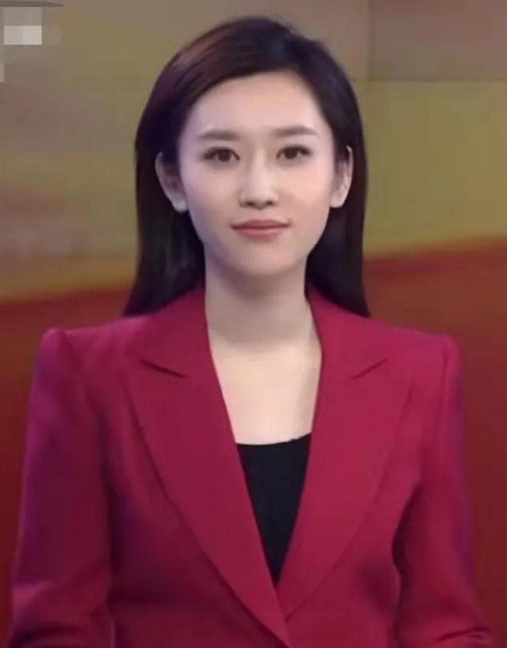 我觉得央视女主持人中，王音棋最漂亮了，她貌美如花，皮肤白皙，而且还很有才华，是9