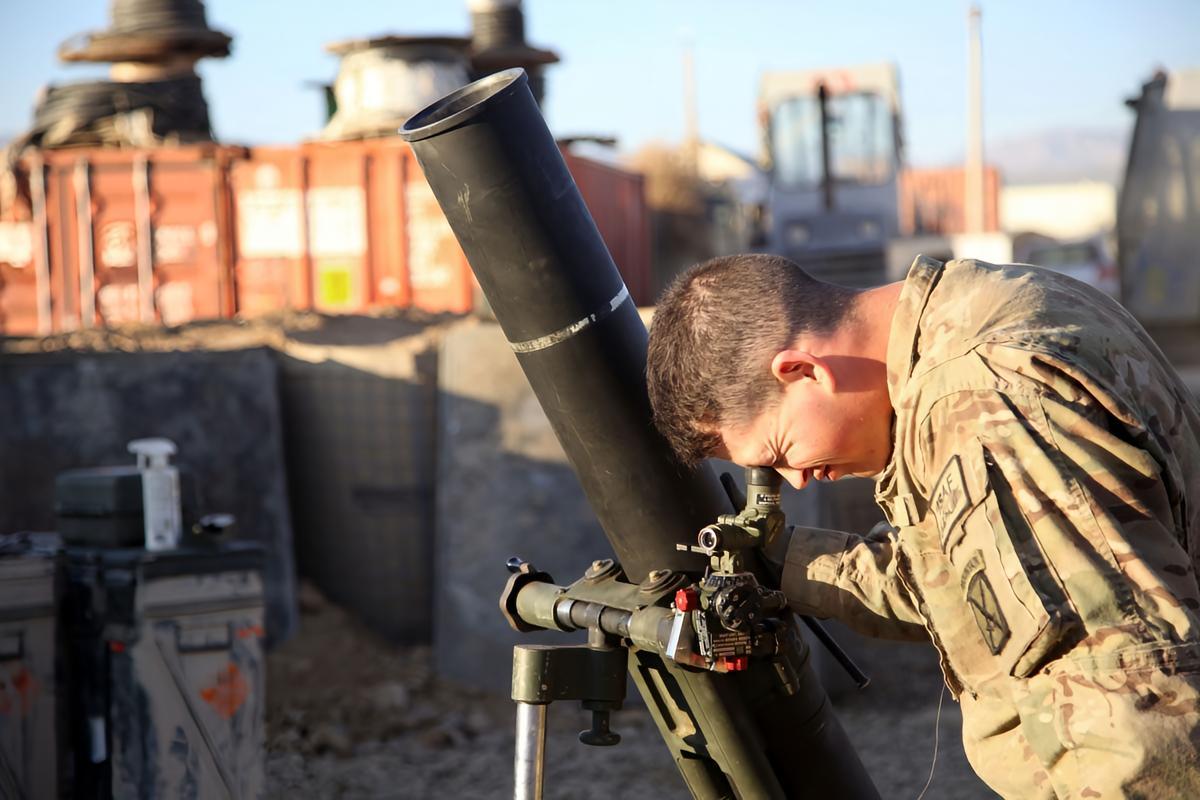 每天认识一件兵器 M120/M121迫击炮M120迫击炮（M120 mortar