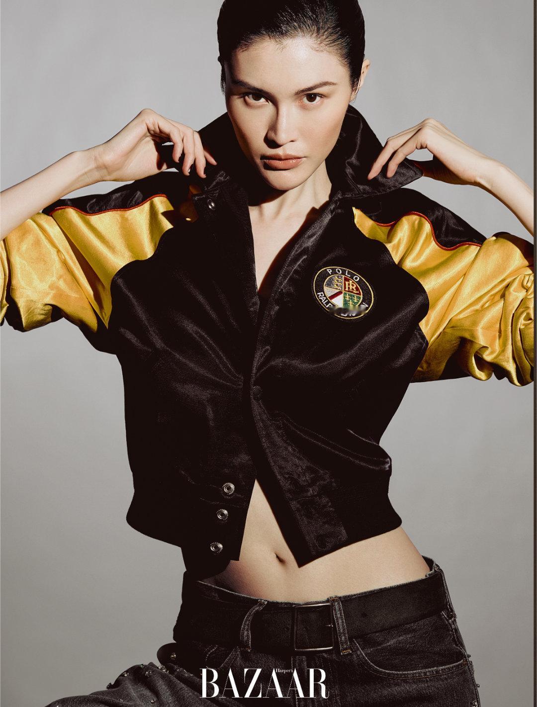 何穗何穗产后复出首封模登日记2026开年刊封面定格超模风采。何穗产后携Ralph